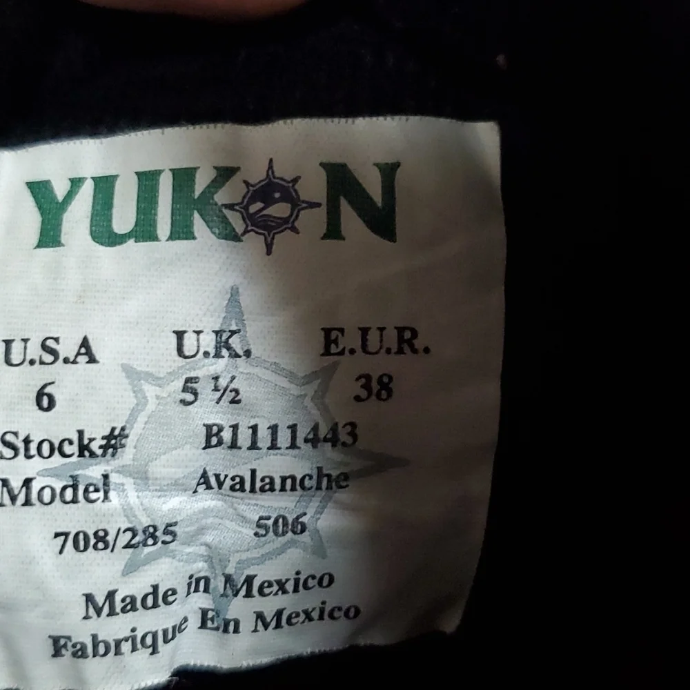 Yukon Avalance Boots Size 6 all weather black size 6 has flaw rain snow
